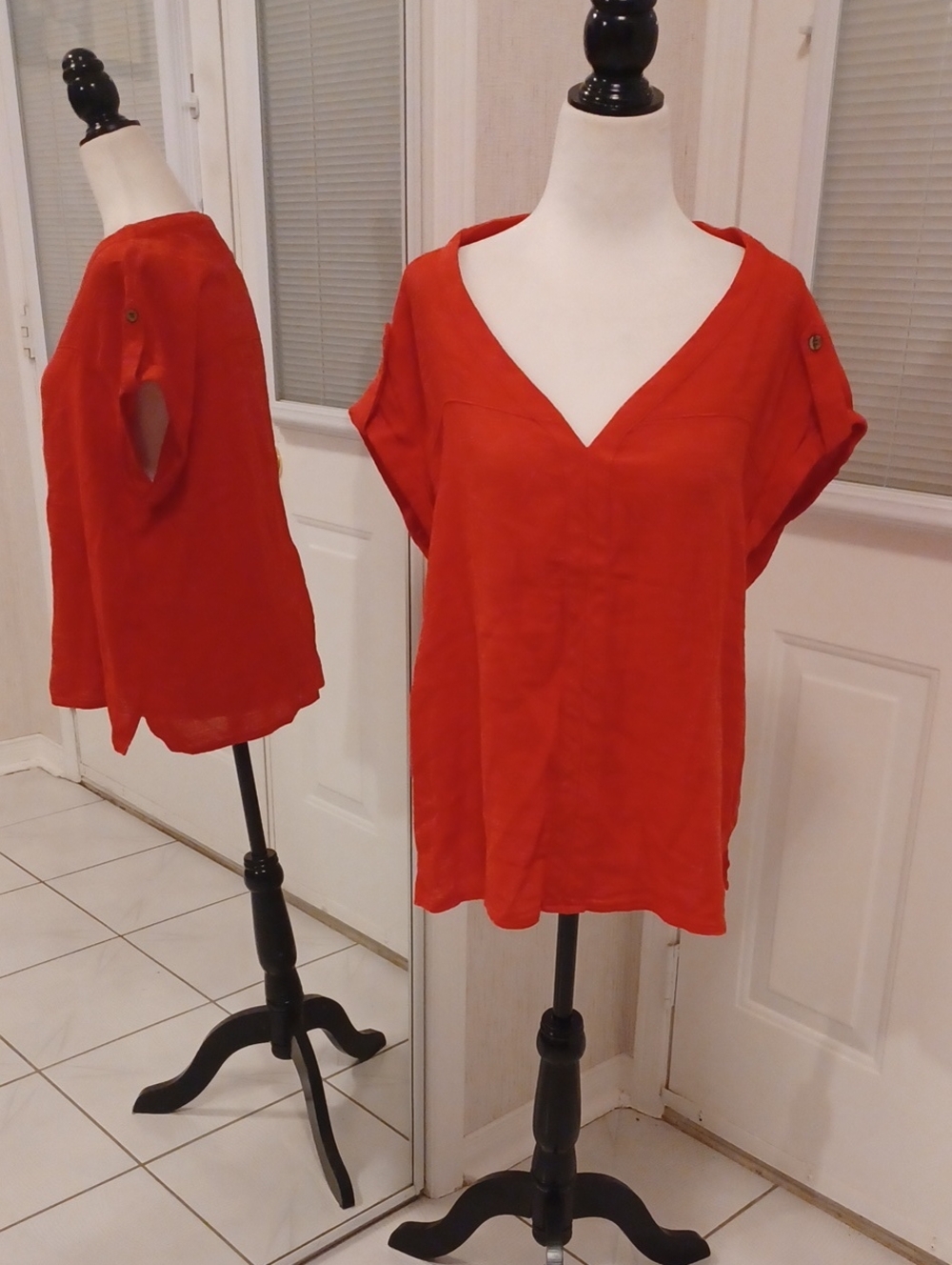 4/$60 Mavi V-Neck Red Short Sleeve Blouse - Size Large